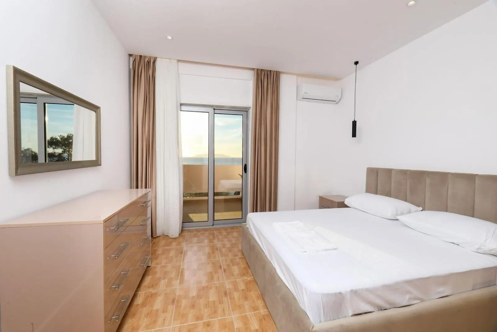 Ej Beachfront Luxury Apartment Vlore