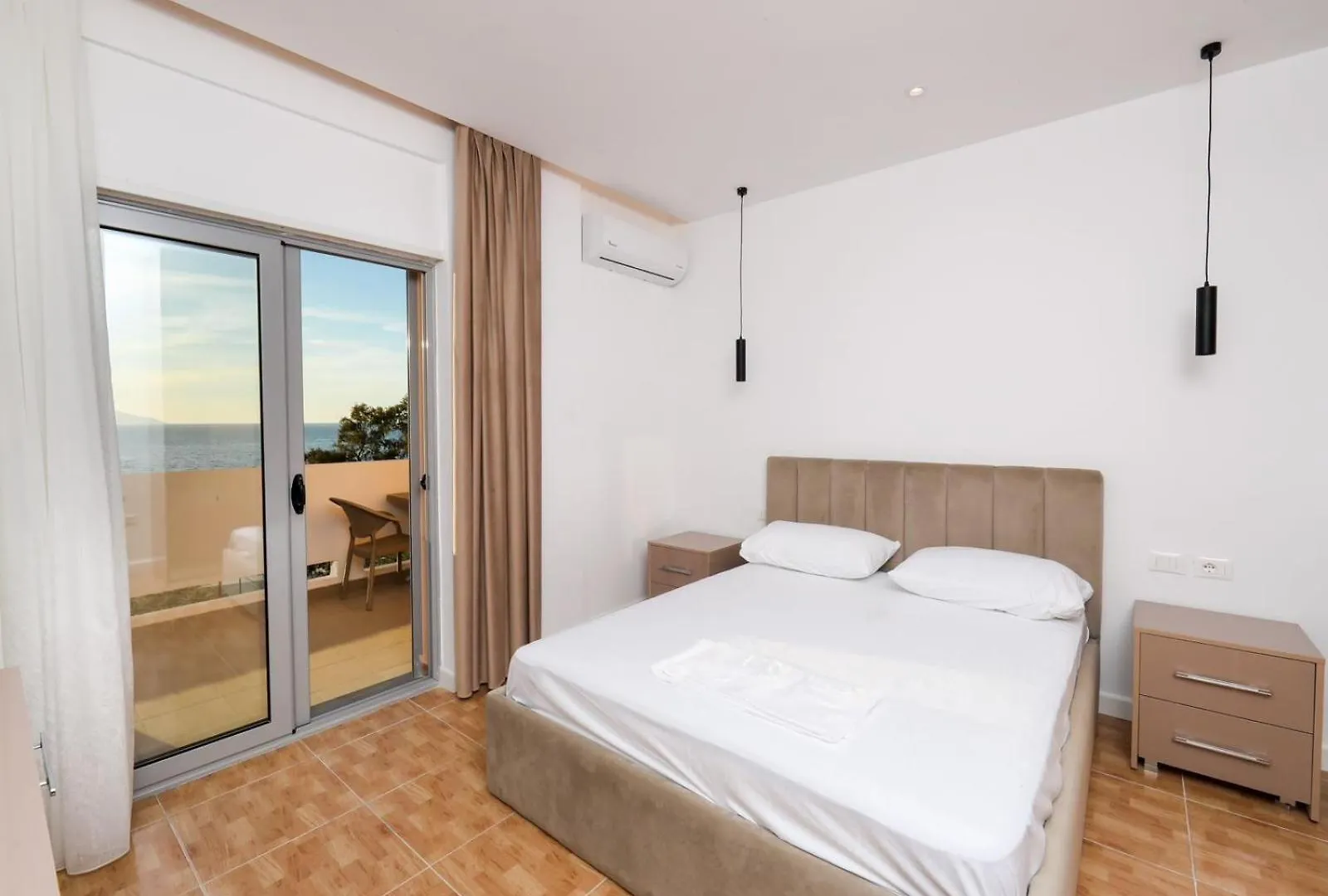 Ej Beachfront Luxury Apartment Vlore