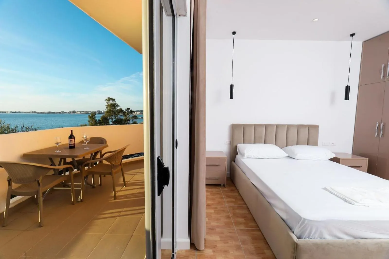 Ej Beachfront Luxury Apartment Vlore