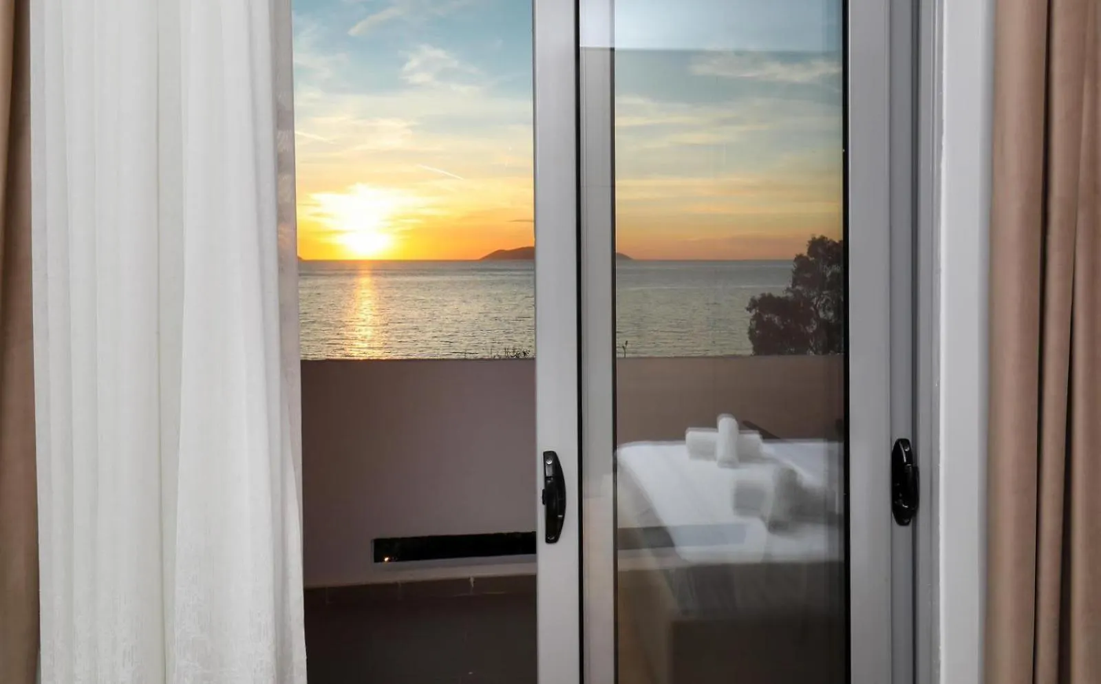 Ej Beachfront Luxury Apartment Vlore