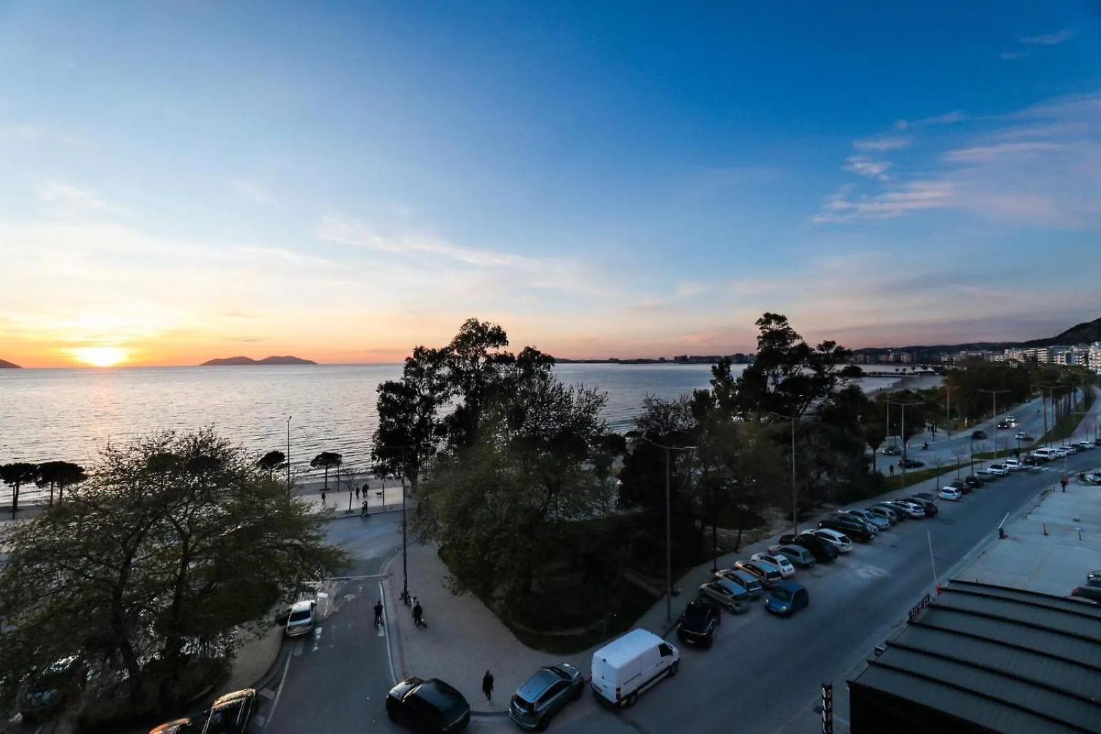 Ej Beachfront Luxury Apartment Vlore