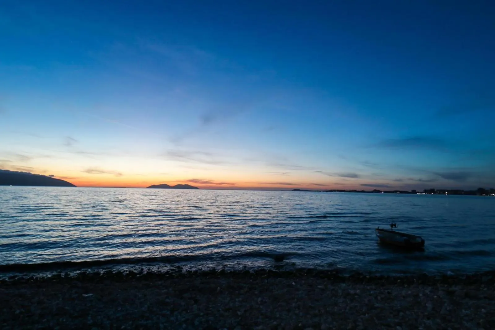 Ej Beachfront Luxury Apartment Vlore