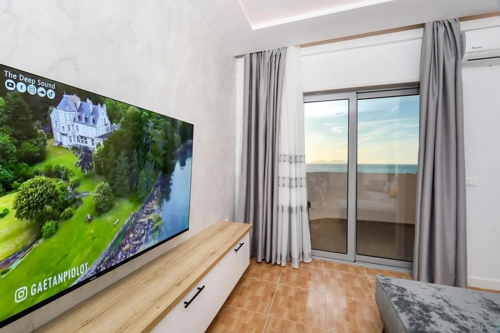 Ej Beachfront Luxury Apartment Vlore Albania